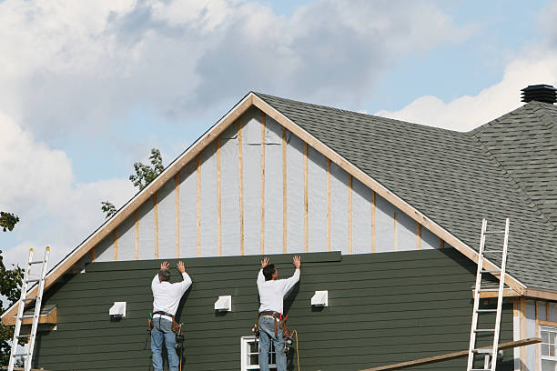Professional Siding technician working in Islandia, NY